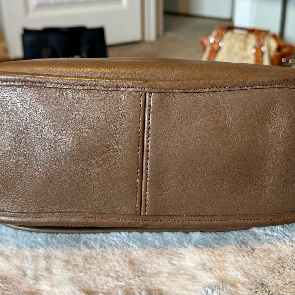 VTG Coach Patricia in TAUPE! PRISTINE CONDITION - Picture 3 of 16